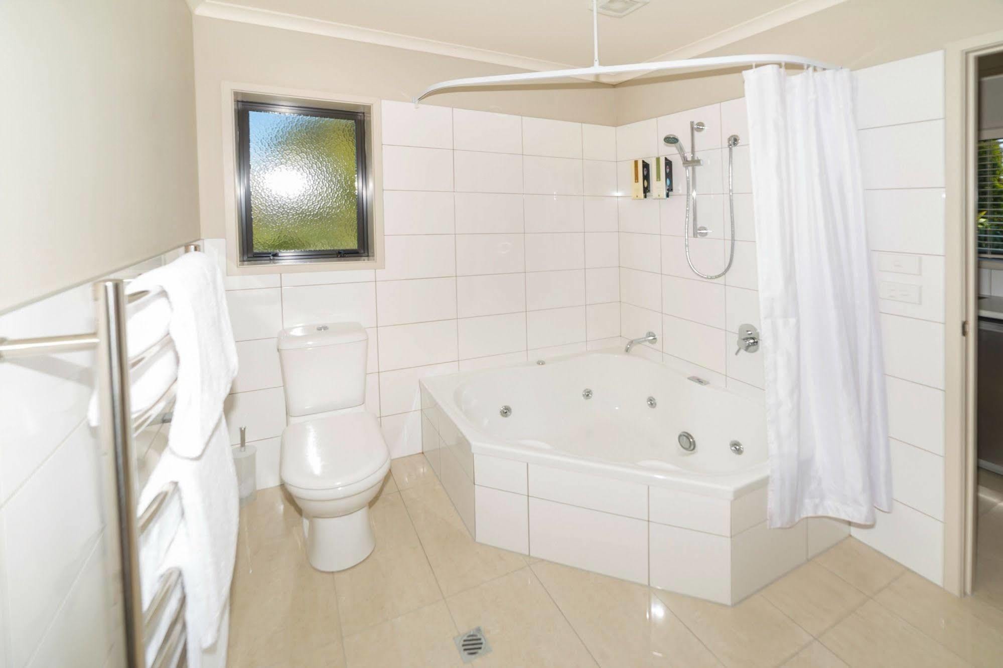 Amity Court Motel Стратфорд Экстерьер фото